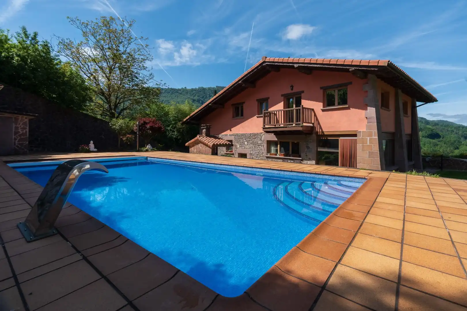 Piscina de Casa o chalet en venta en Elduain con Calefacción, Trastero y Amueblado