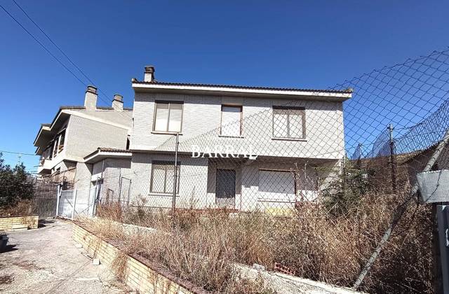 Casa-chalet en Venta en Valtierra