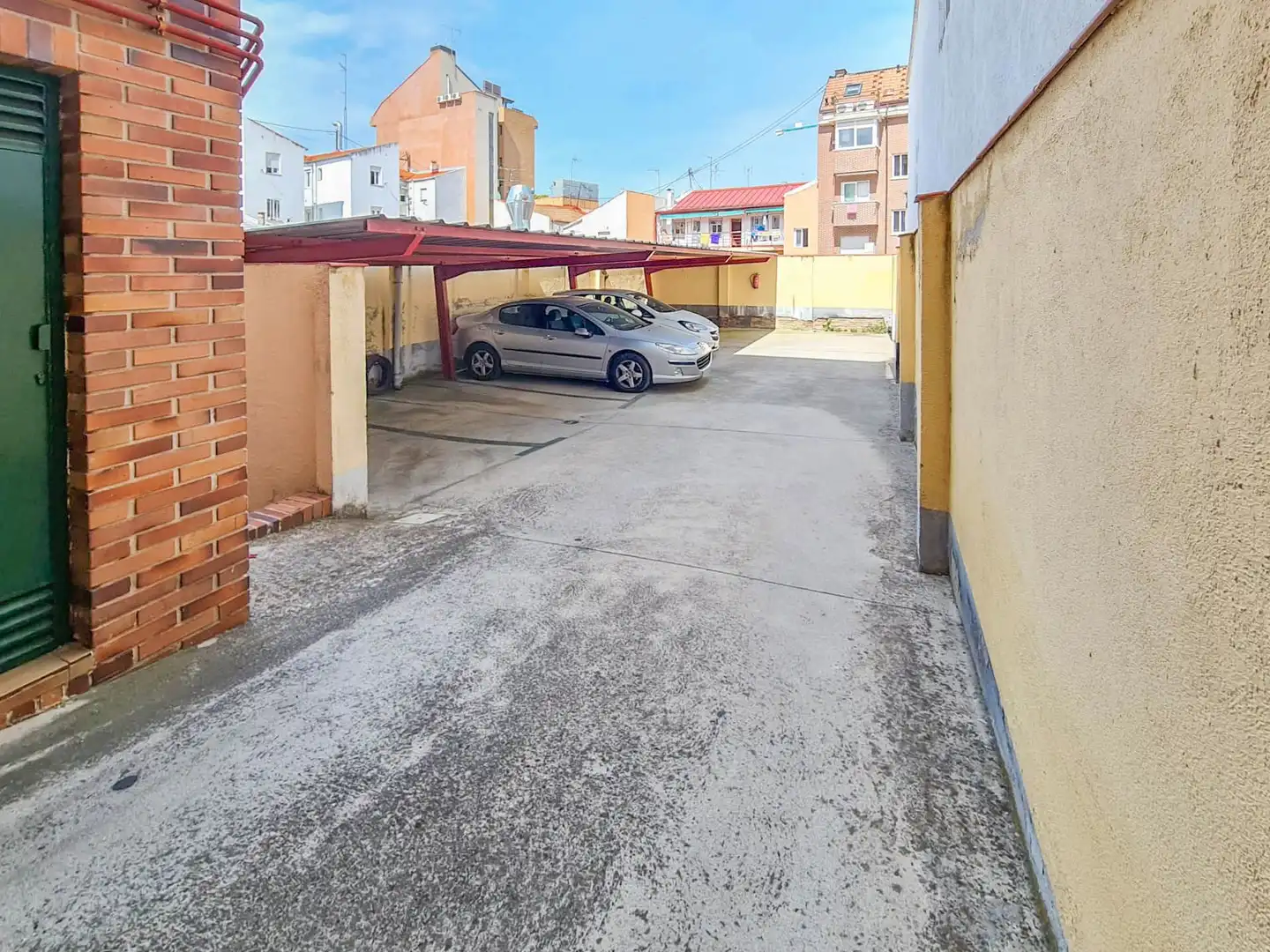Aparcament de Apartament de lloguer en Madrid amb Calefacció, Parquet i Forn