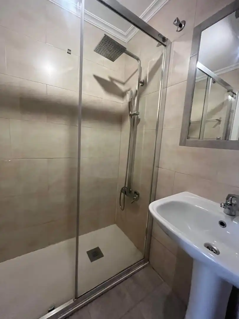 Bathroom of Flat for rent in Sevilla  with Air Conditioner, Terrace and Community pool