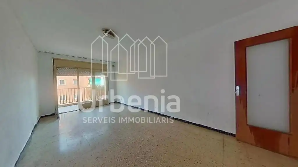 Piso en venta en C/ Garrotxa, Cerdanyola Nord