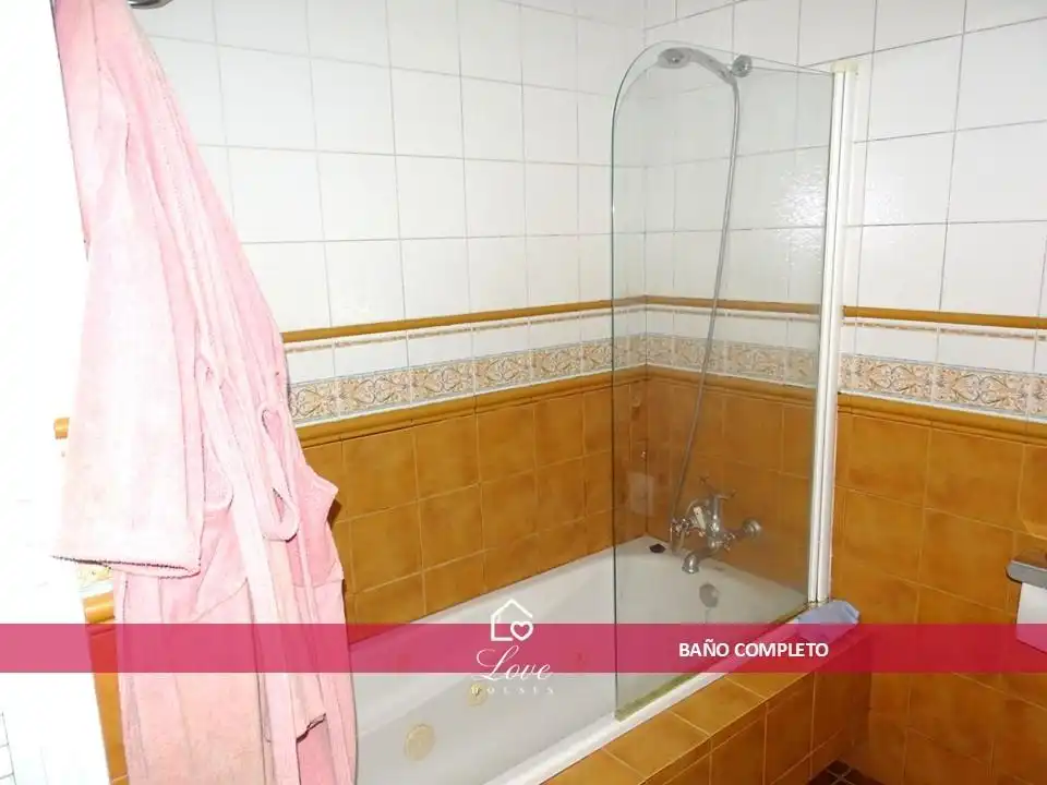 Baño de Piso en venta en Chiclana de la Frontera con Aire acondicionado y Balcón