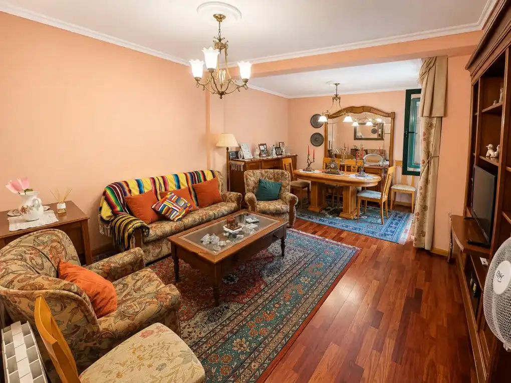 Sala de estar de Apartamento en venta en Cabrales con Calefacción y Amueblado