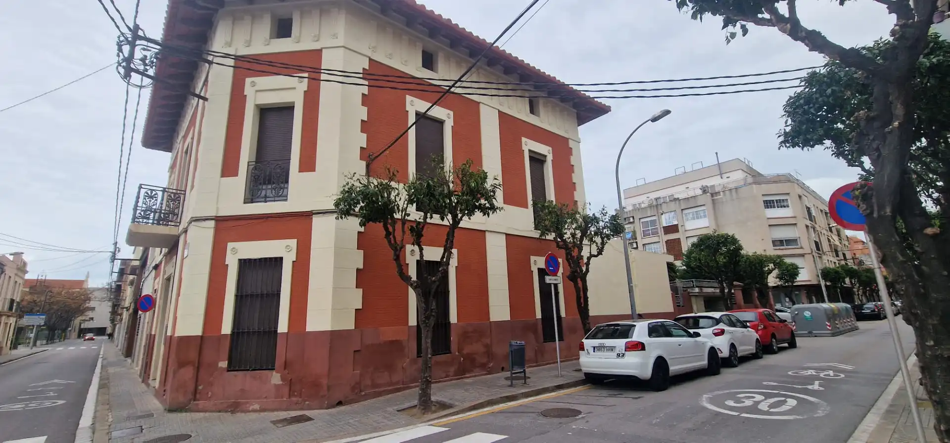 Vista exterior de Casa o xalet en venda en El Prat de Llobregat amb Calefacció, Jardí privat i Terrassa