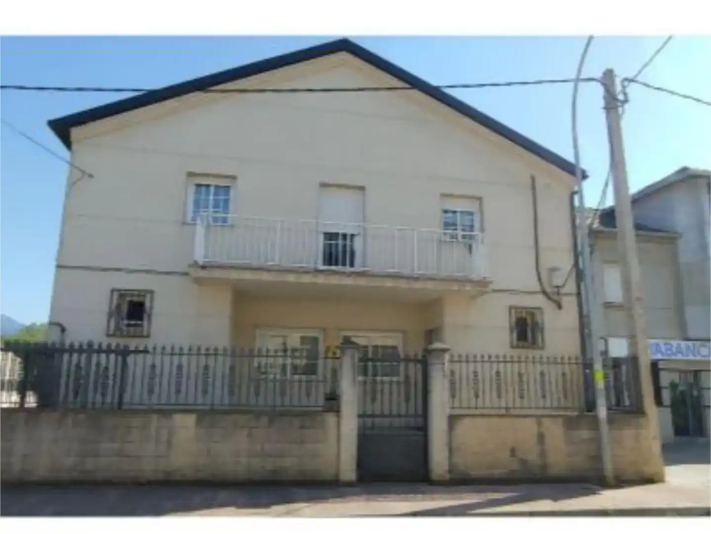 Vista exterior de Piso en venta en Carracedelo con Jardín privado, Amueblado y Balcón