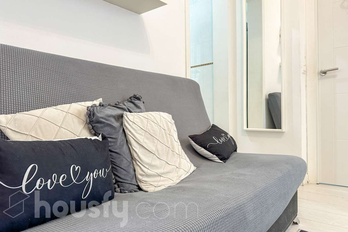 Flat for sale in Calle del Olivar, Embajadores - Lavapiés