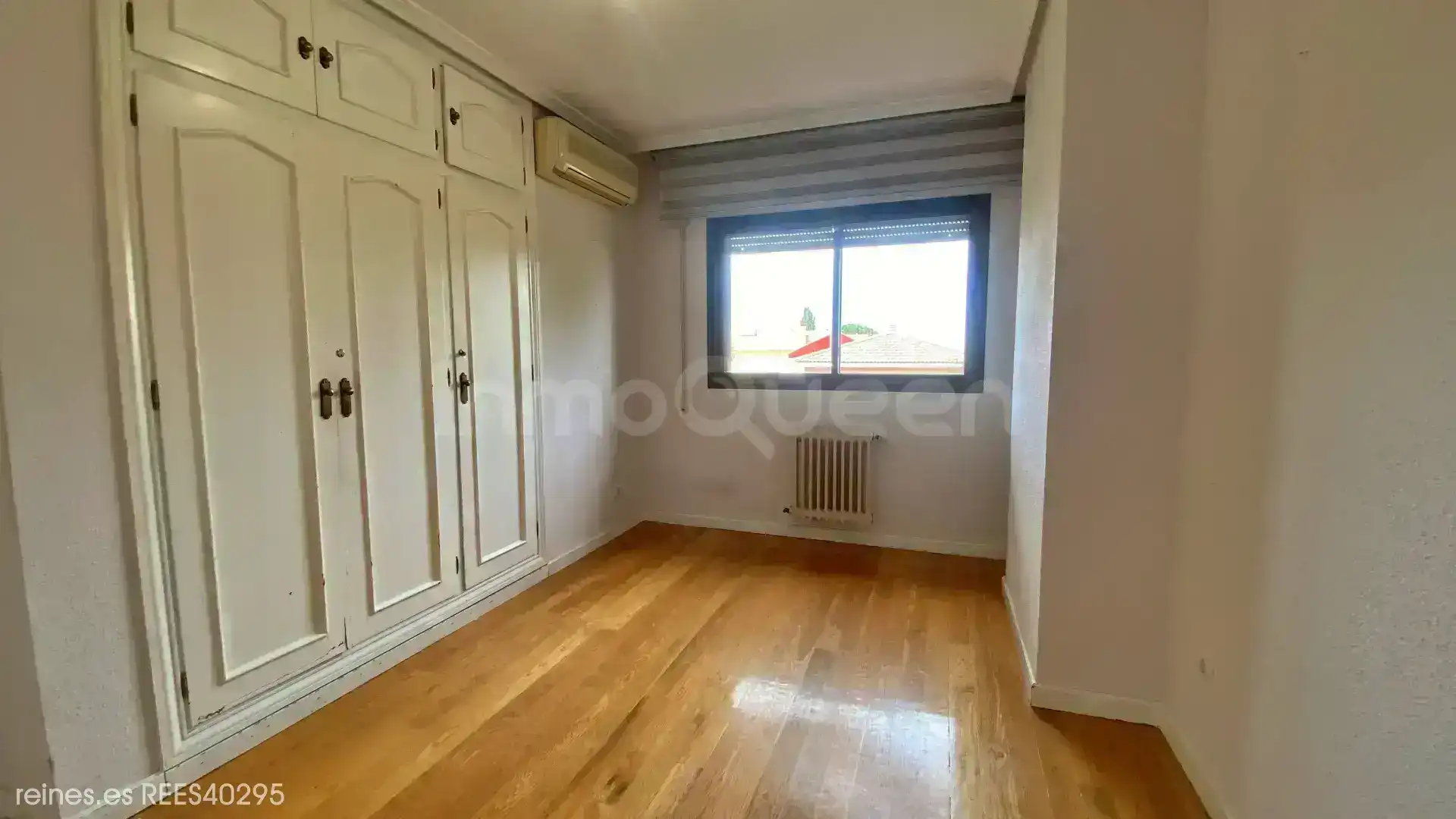 Dormitori de Casa o xalet en venda en Madrid amb Calefacció, Jardí privat i Terrassa