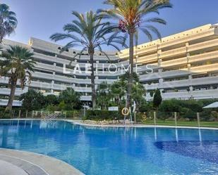 Vista exterior de Apartament en venda en Marbella amb Aire condicionat, Calefacció i Jardí privat