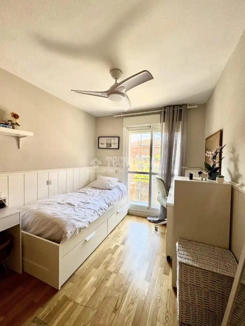 Schlafzimmer von Einfamilien-Reihenhaus zum Verkauf in Alcalá de Henares mit Klimaanlage, Heizung und Gemeinschaftspool