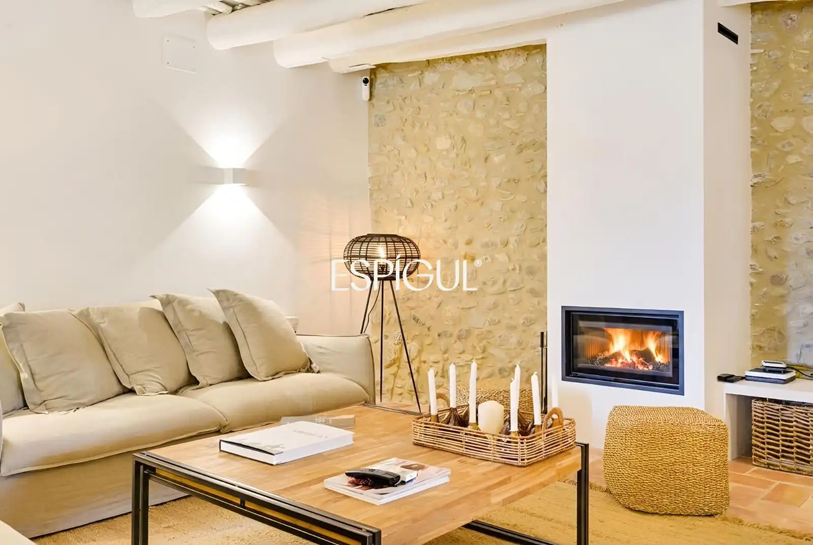 Sala d'estar de Casa o xalet en venda en La Bisbal d'Empordà amb Aire condicionat, Calefacció i Parquet