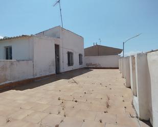 Vista exterior de Casa o xalet en venda en Torrenueva amb Terrassa