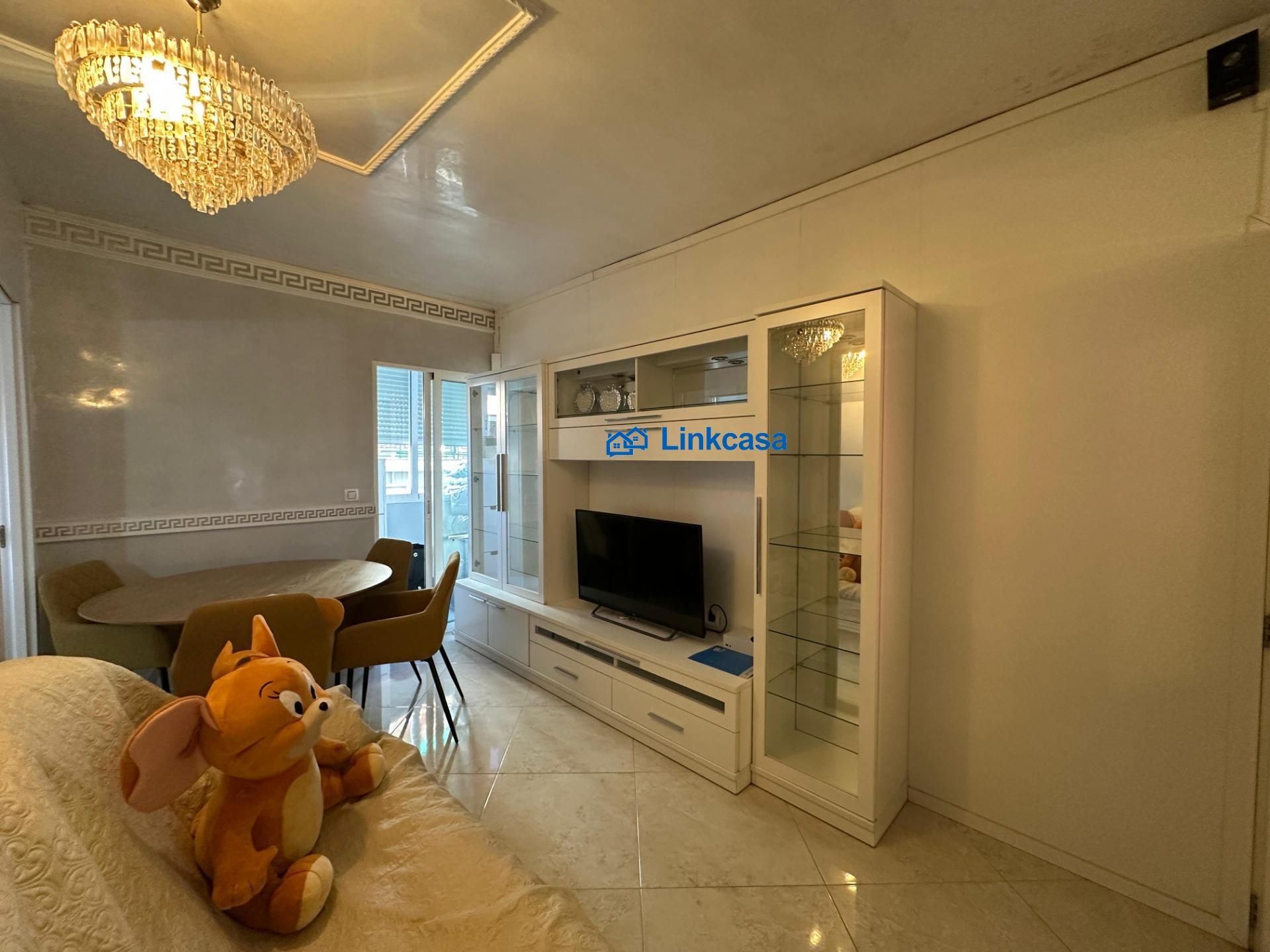 Living room of Flat for sale in  Madrid Capital  with Air Conditioner, Heating and Balcony