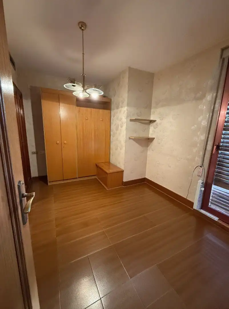 Habitación de Piso en venta en  Logroño con Calefacción, Parquet y Terraza