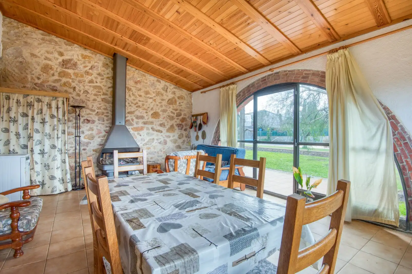 Esszimmer von Country house zum Verkauf in Albons mit Privatgarten, Terrasse und Schwimmbad