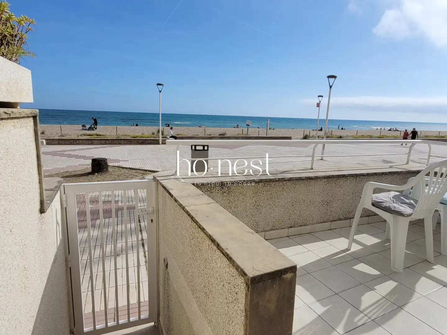 Erdgeschoss zum Verkauf in El Vendrell mit Terrasse, Abstellraum und Gemeinschaftspool