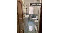 Bathroom of Flat to rent in  Madrid Capital  with Air Conditioner, Heating and Furnished