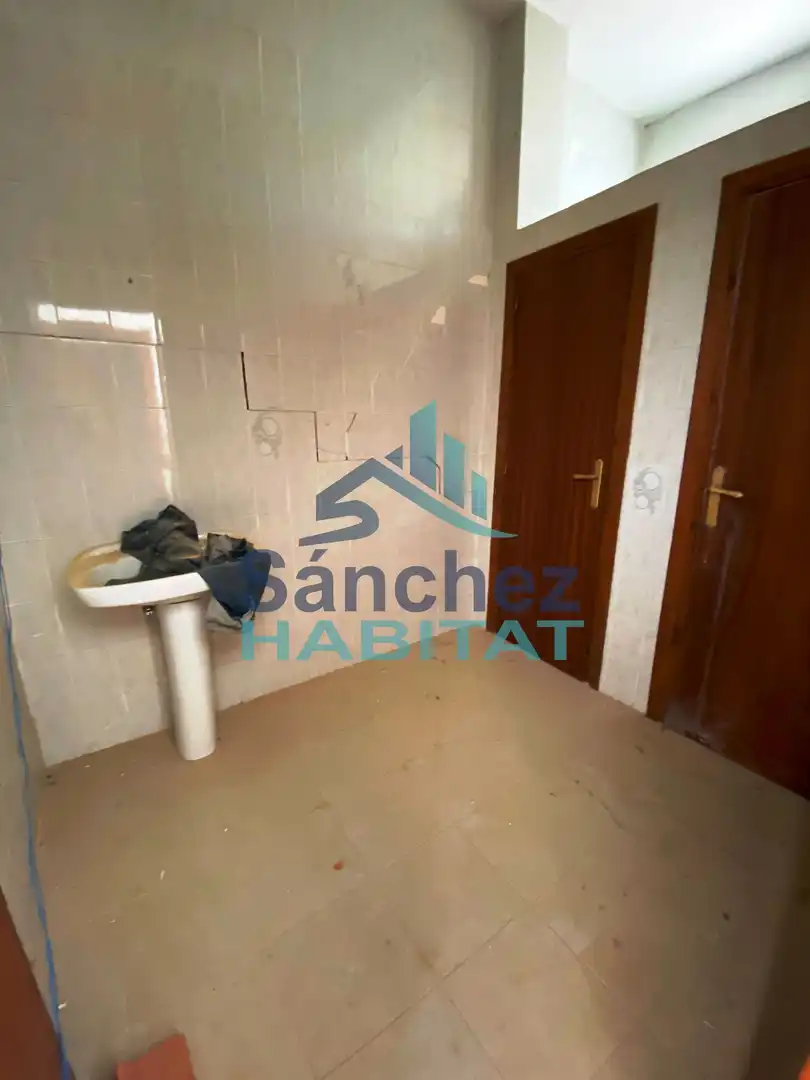 Industrial buildings for sale in Chelva