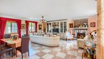 Sala d'estar de Casa o xalet en venda en El Boalo - Cerceda – Mataelpino amb Terrassa i Piscina