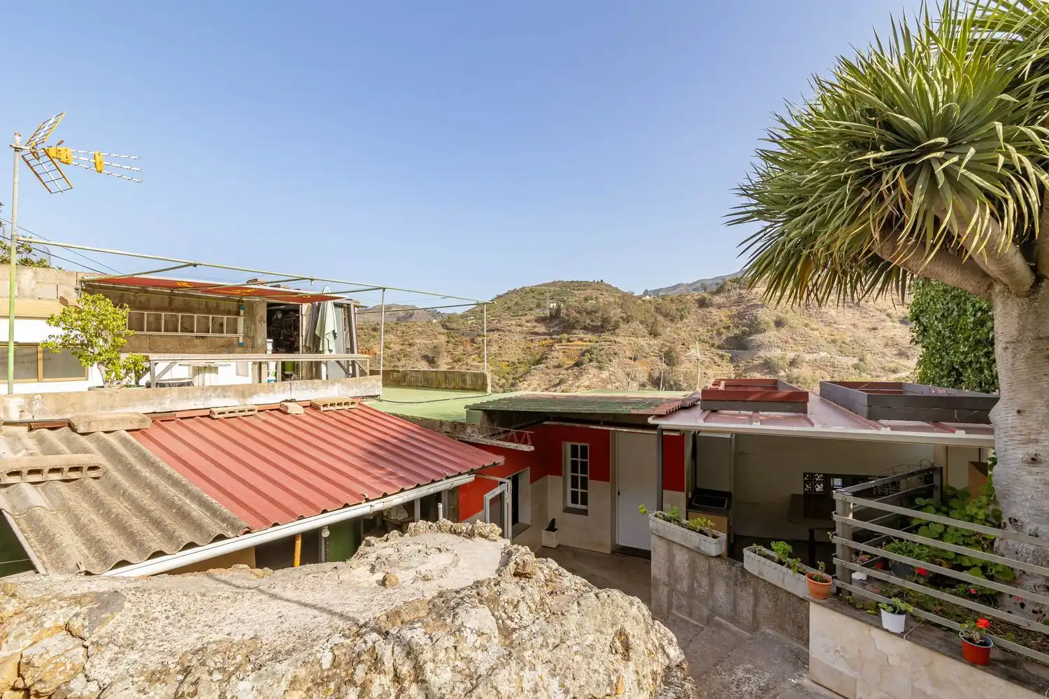 Vista exterior de Casa o xalet en venda en Vega de San Mateo amb Jardí privat, Traster i Balcó