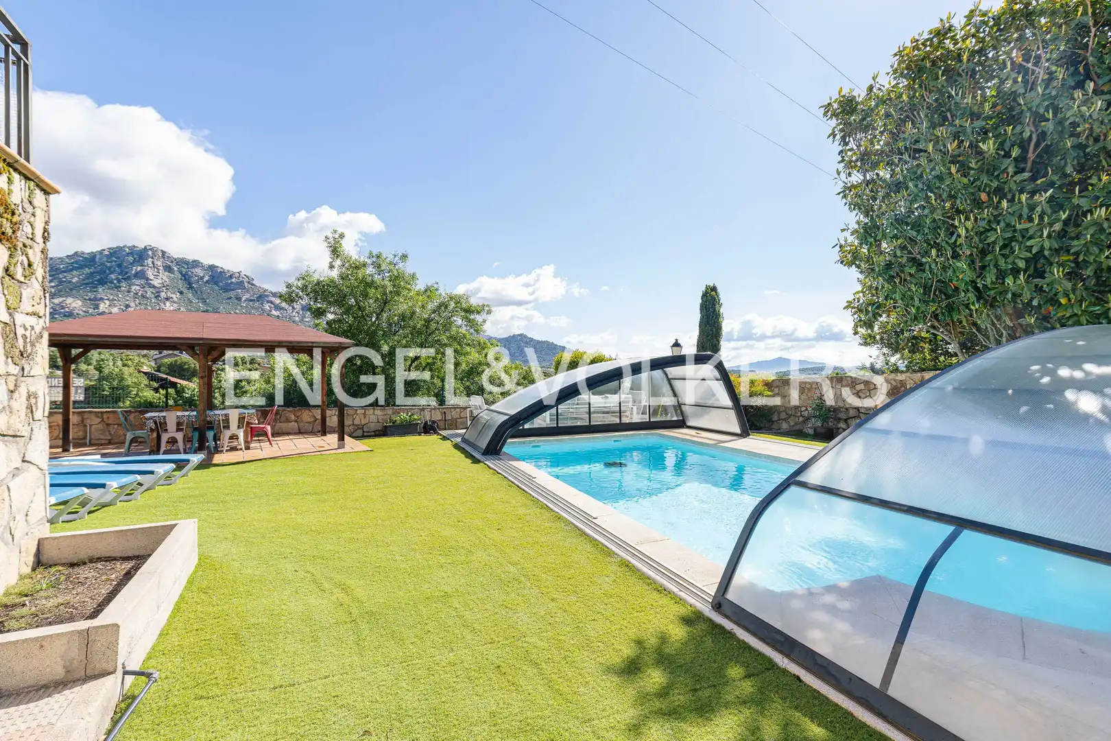 Piscina de Casa o xalet en venda en El Boalo - Cerceda – Mataelpino amb Aire condicionat, Calefacció i Jardí privat