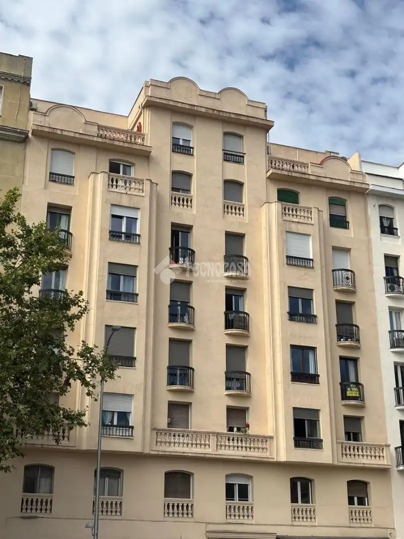 Vista exterior de Piso en venta en Madrid con Calefacción