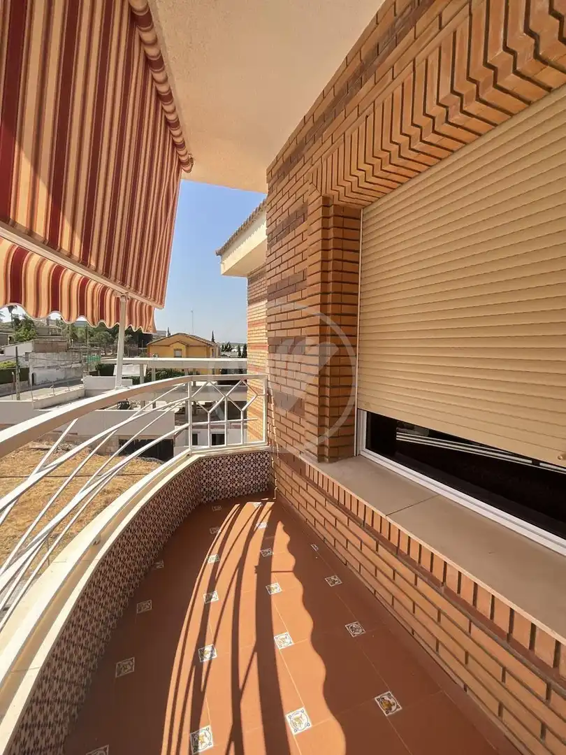 Terrasse von Wohnung zur Miete in Linares mit Klimaanlage, Terrasse und Möbliert