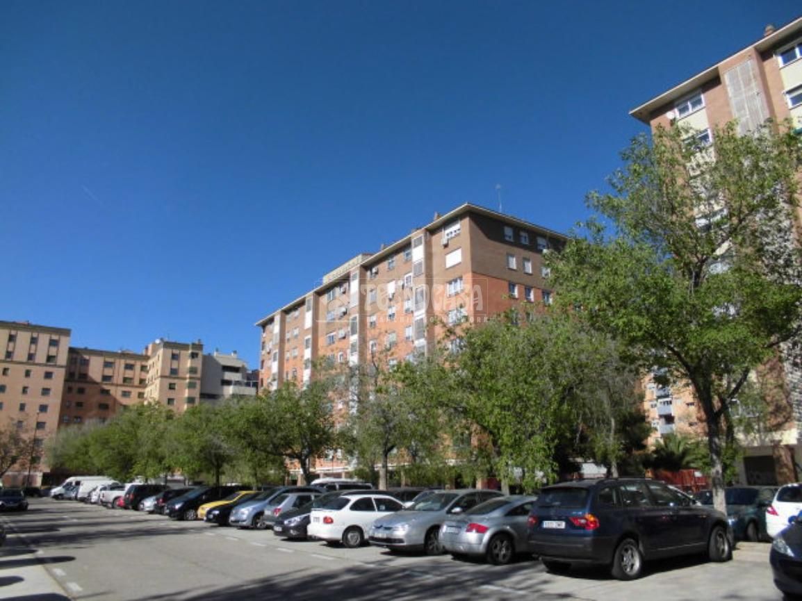 Vista exterior de Piso en venta en  Zaragoza Capital con Calefacción