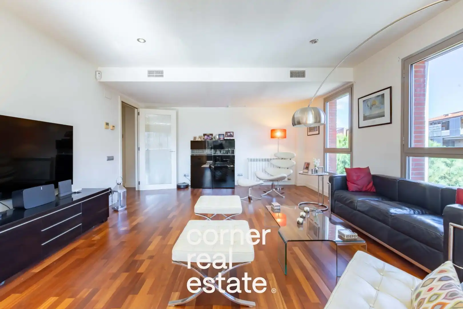 Exterior view of Flat for sale in Sant Cugat del Vallès  with Air Conditioner, Heating and Parquet flooring