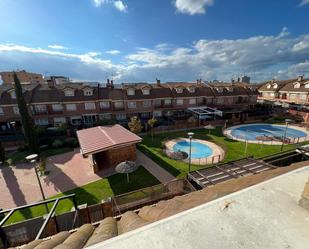 Vista exterior de Casa o xalet en venda en Fuenlabrada amb Terrassa i Balcó
