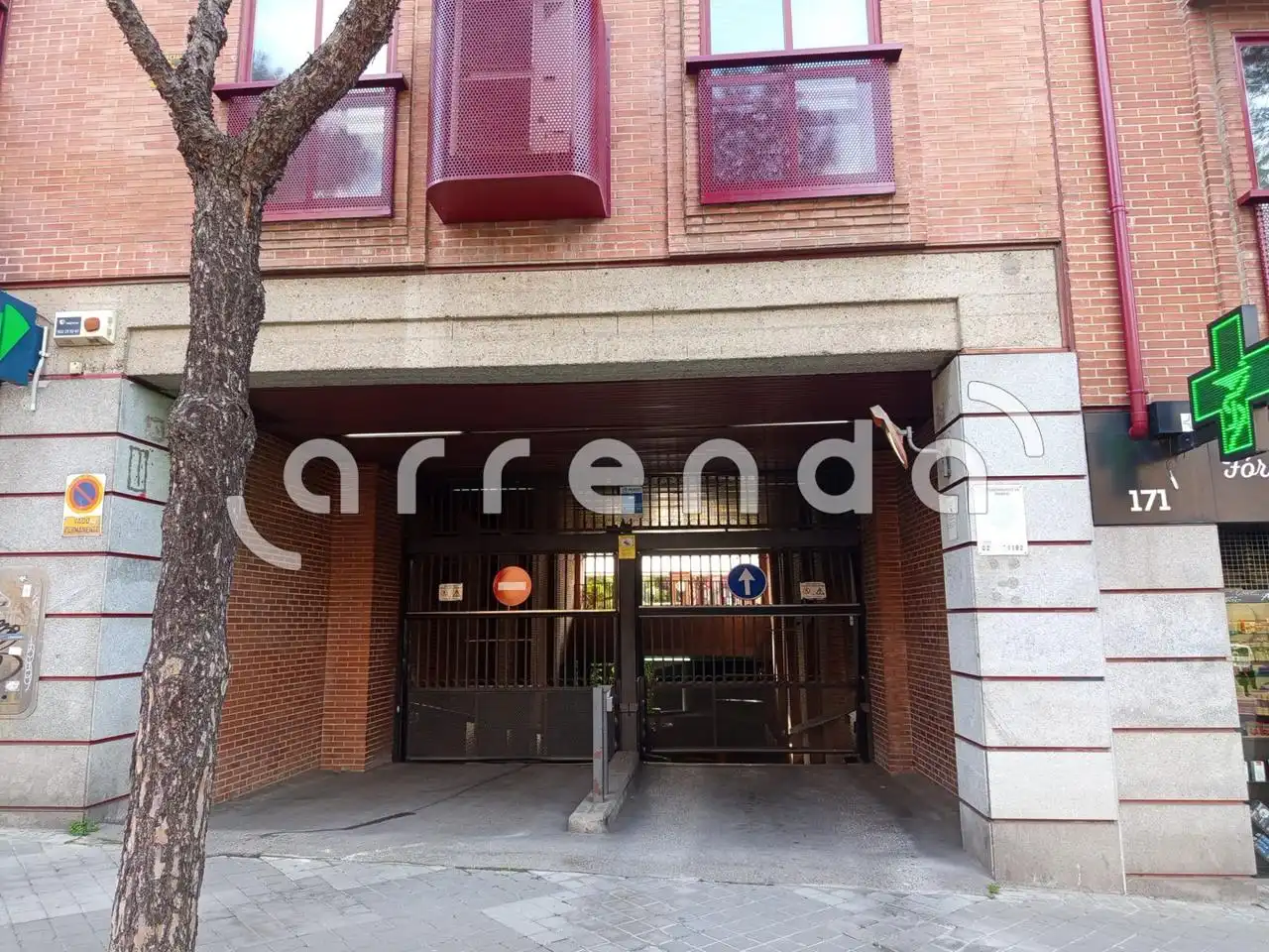 Exterior view of Garage for sale in Madrid