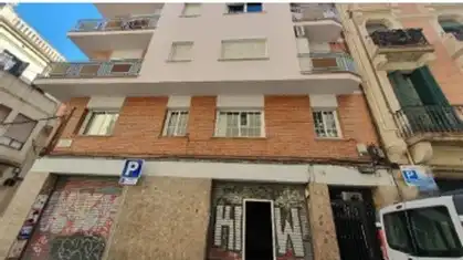 Vista exterior de Local en venda en Barcelona amb Aire condicionat