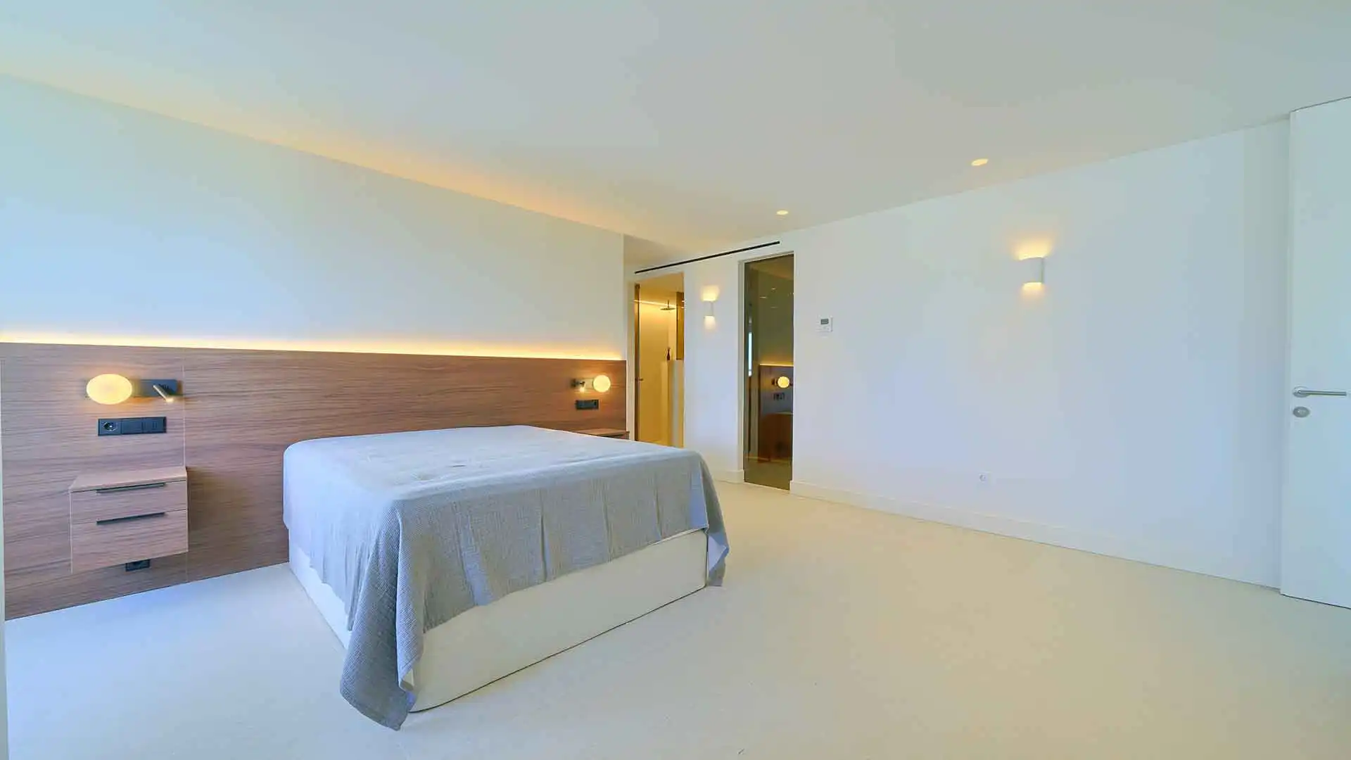 Bedroom of Attic for sale in Marbella  with Air Conditioner, Terrace and Storage room