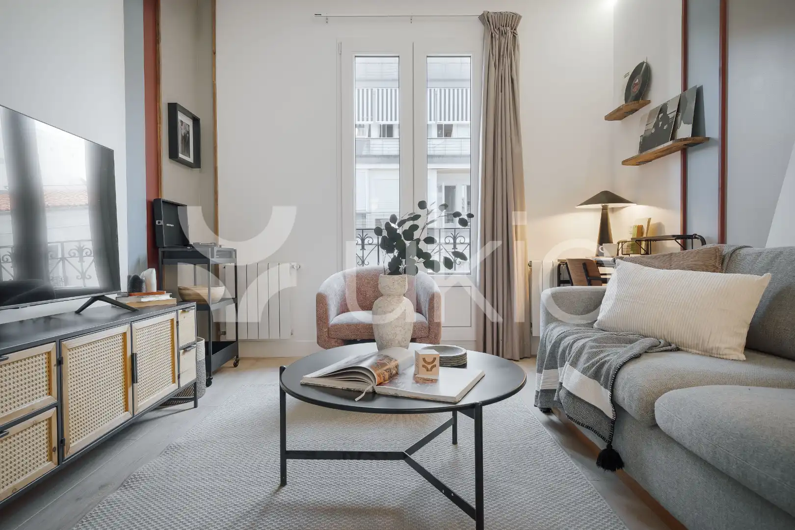 Sala d'estar de Apartament de lloguer en Madrid amb Aire condicionat, Calefacció i Moblat