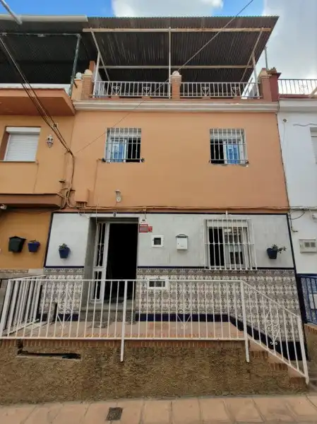 Vista exterior de Casa o chalet en venta en Vélez-Málaga con Terraza y Alarma