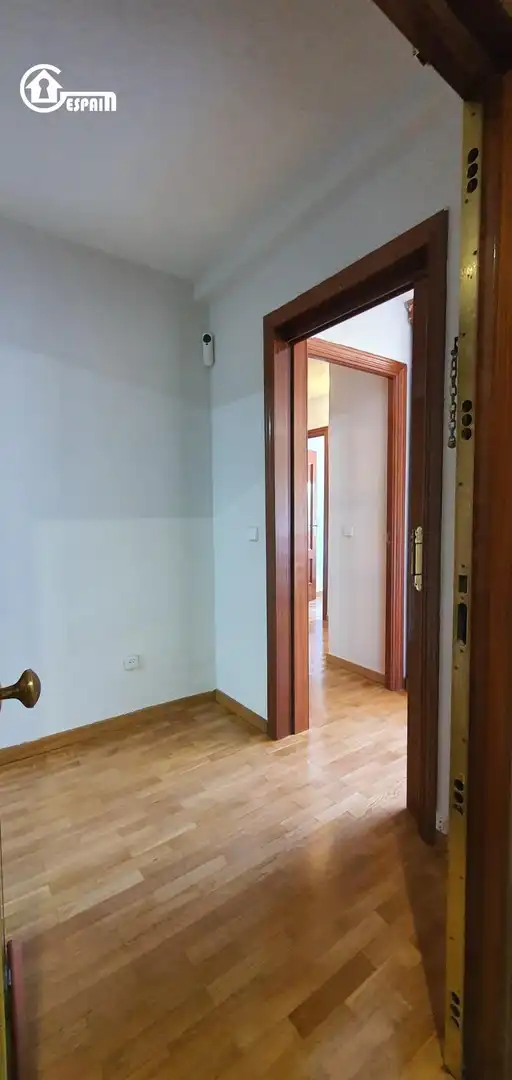 Piso en venta en Madrid con Calefacción y Parquet
