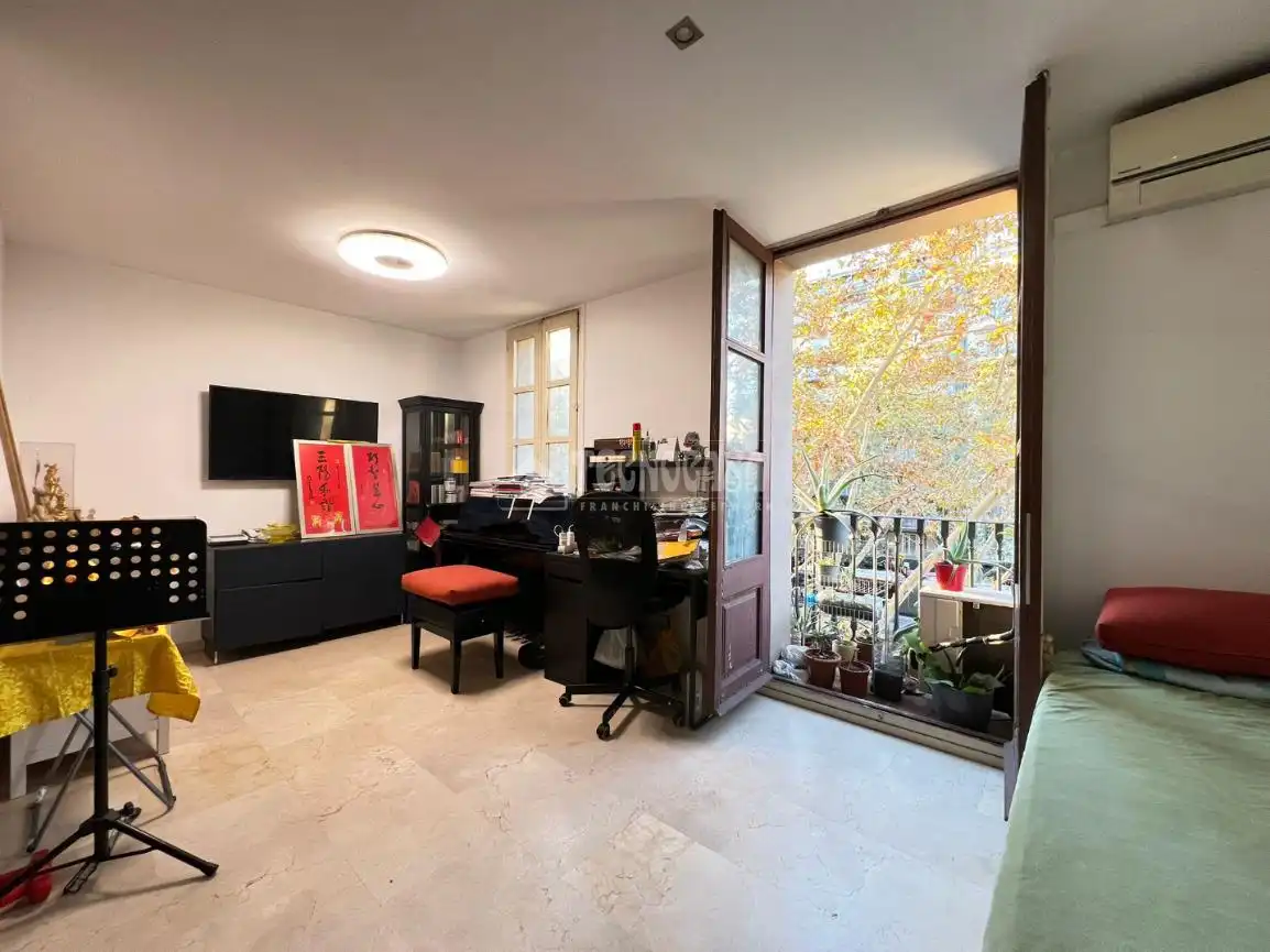 Habitación de Piso en venta en Barcelona con Aire acondicionado y Balcón