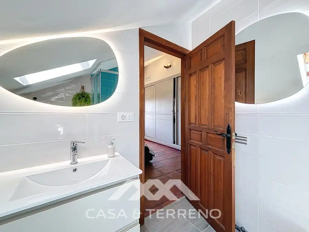 Bany de Casa o xalet en venda en Alcaucín amb Aire condicionat, Terrassa i Piscina