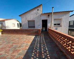 Vista exterior de Casa o xalet en venda en Sant Esteve Sesrovires amb Terrassa i Balcó