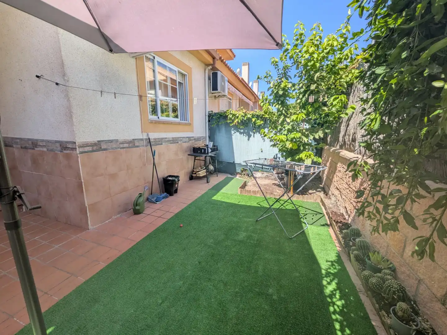 Terrassa de Casa adosada en venda en Villalbilla amb Piscina comunitària