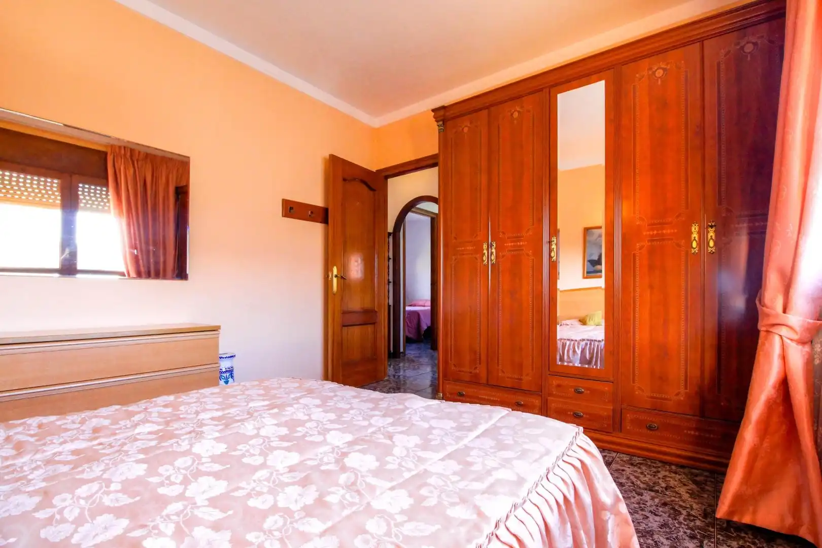 Dormitori de Casa adosada en venda en Cabanes (Girona) amb Jardí privat, Traster i Moblat