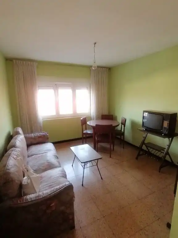 Sala d'estar de Pis en venda en Gijón  amb Moblat i Forn