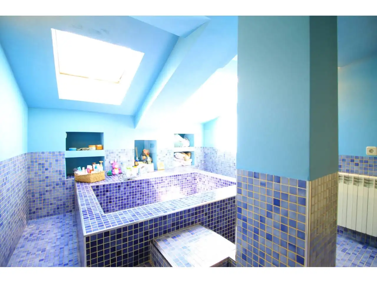 Baño de Ático en venta en Vic con Aire acondicionado, Calefacción y Parquet