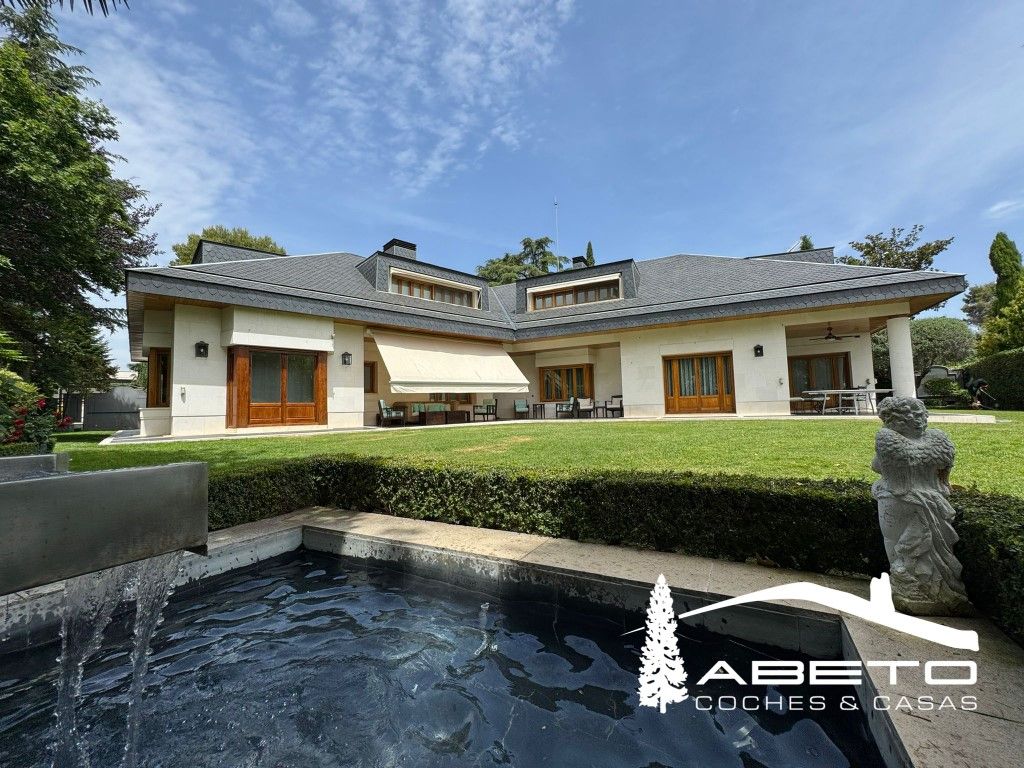 Vista exterior de Casa o xalet en venda en  Madrid Capital