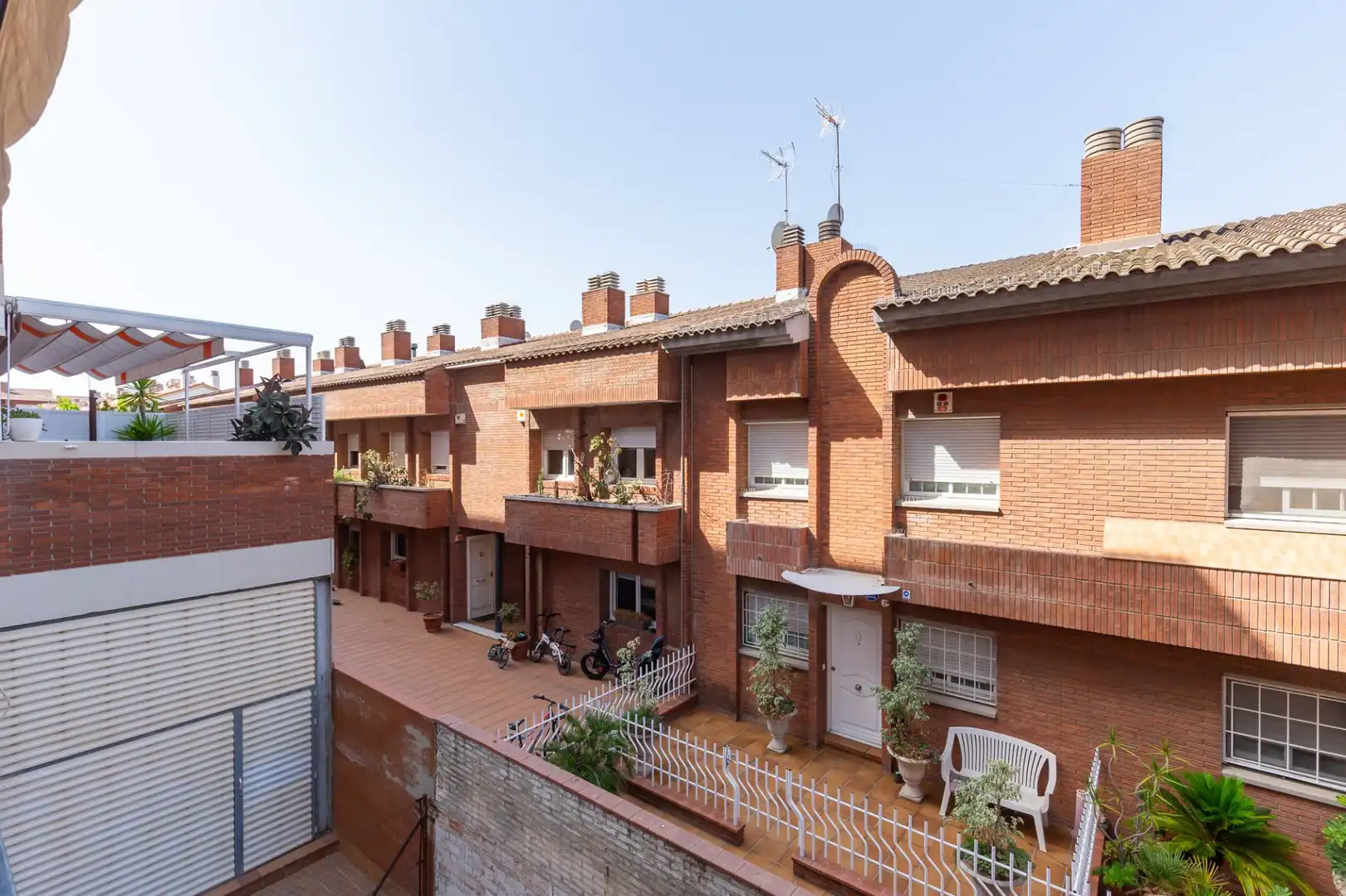 Vista exterior de Piso en venta en Sant Joan Despí con Aire acondicionado, Calefacción y Terraza