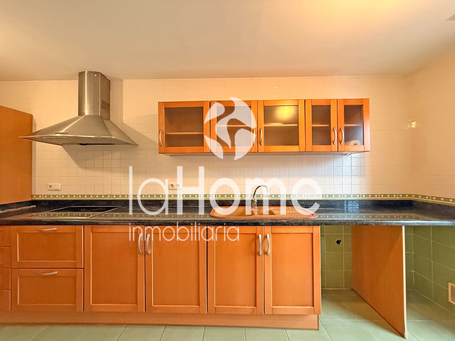 Küche von Wohnung zum verkauf in Riba-roja de Túria mit Abstellraum, Ofen und Balkon