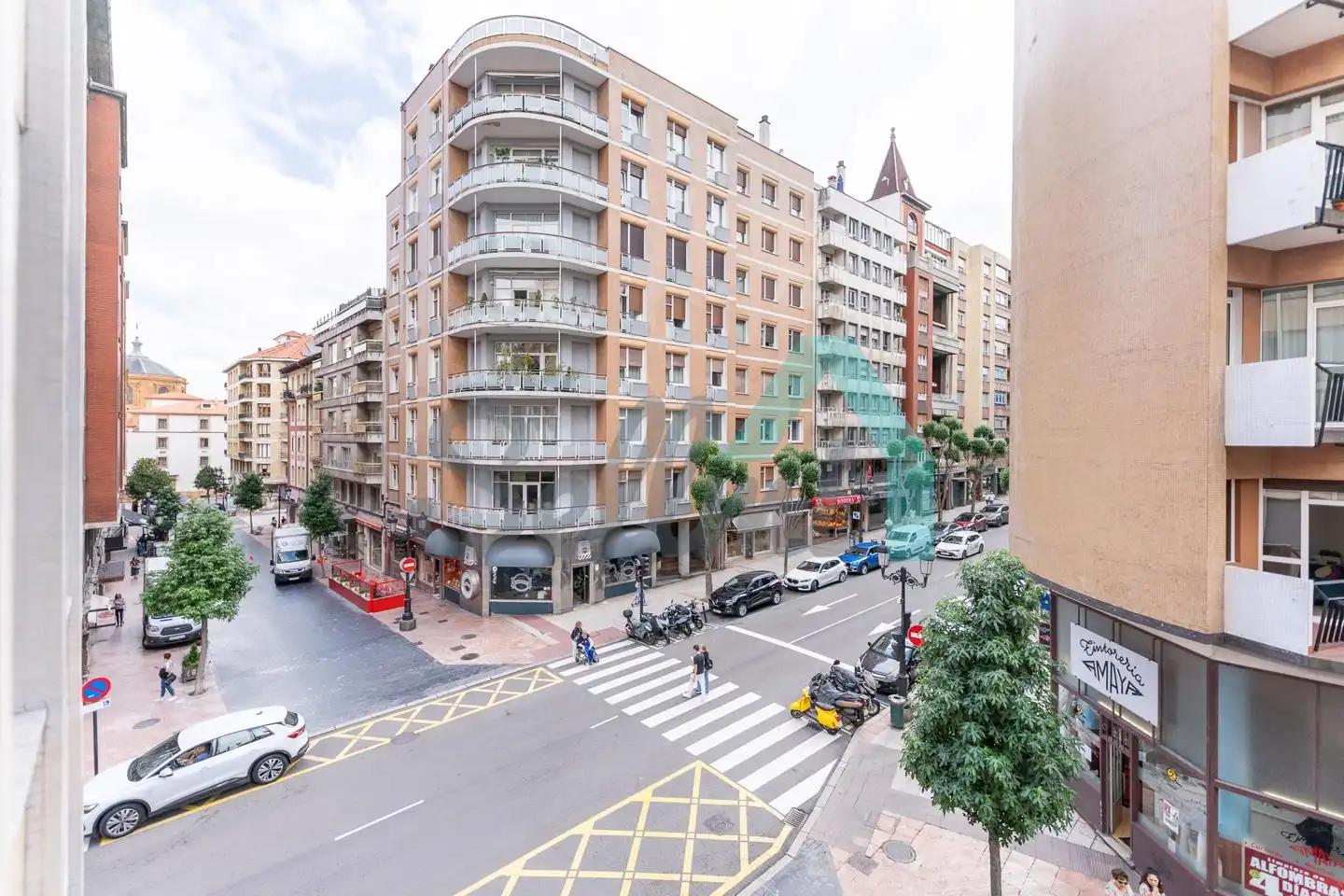 Vista exterior de Pis de lloguer en Oviedo  amb Calefacció, Terrassa i Moblat