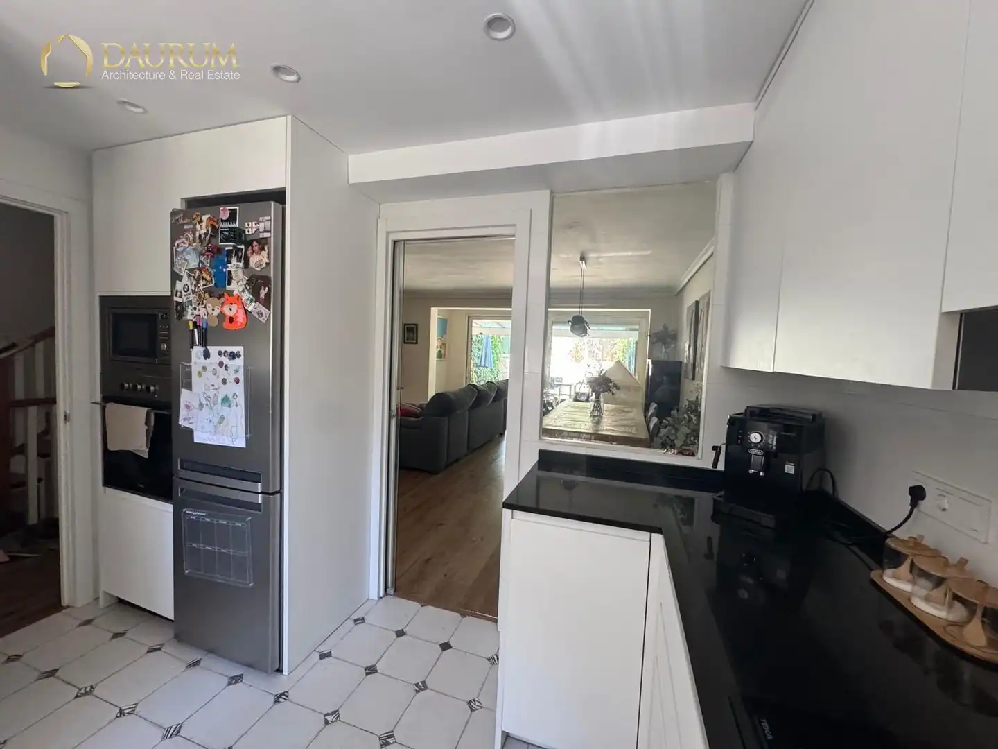 Cocina de Casa adosada en venta en Pozuelo de Alarcón con Aire acondicionado, Calefacción y Jardín privado