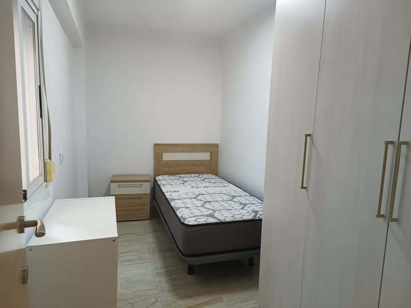 Habitación de Piso de alquiler en Mislata con Aire acondicionado, Terraza y Amueblado