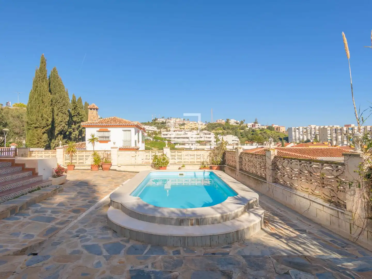 Piscina de Casa o xalet en venda en Rincón de la Victoria amb Aire condicionat, Jardí privat i Terrassa