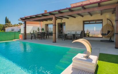 Schwimmbecken von Haus oder Chalet zum verkauf in Alhaurín de la Torre mit Klimaanlage, Terrasse und Schwimmbad